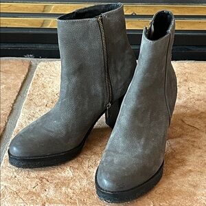 Leibeskind Berlin Women's Grey Nubuck Leather Mid Platform Booties, Size 7